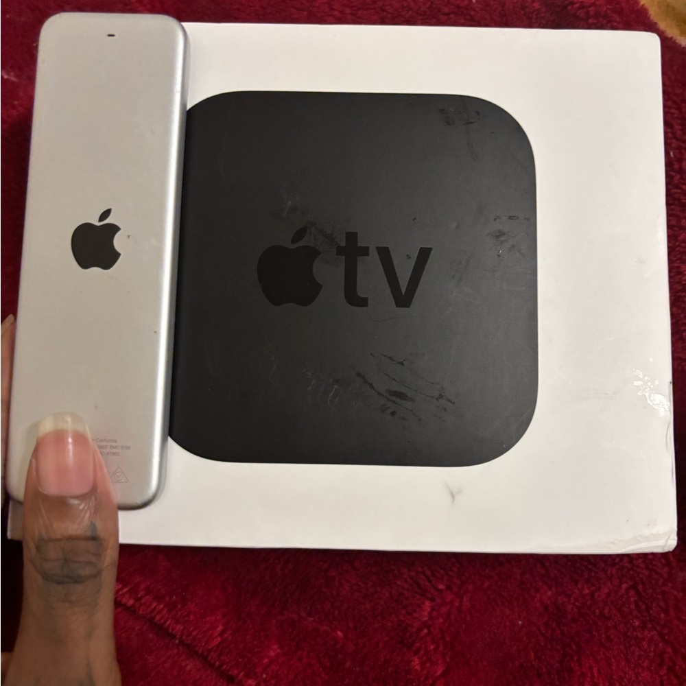 Apple TV 4K with Remote in Black and Silver - Picture 2 of 4